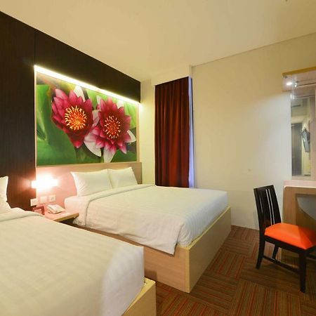 D'Hotel Jakarta Exterior photo