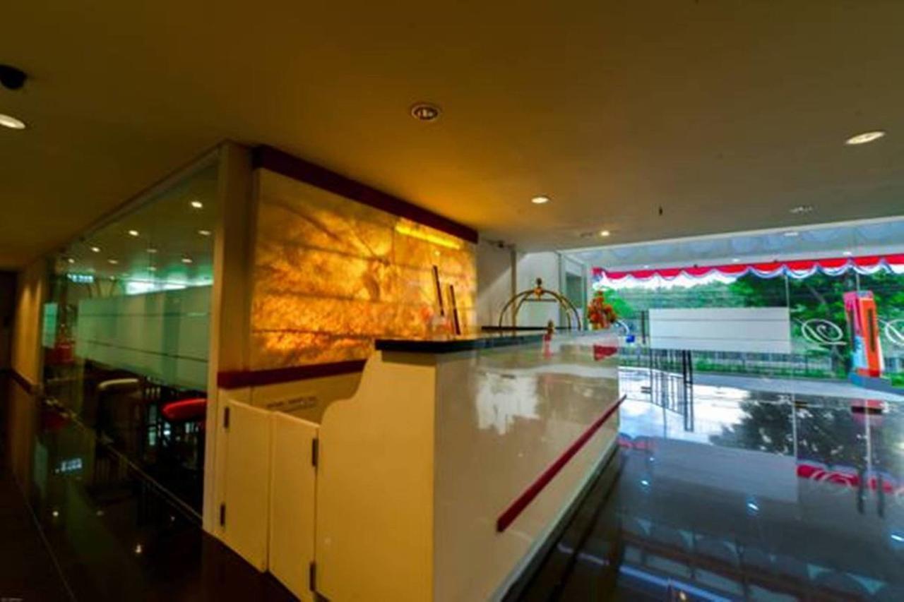 D'Hotel Jakarta Exterior photo