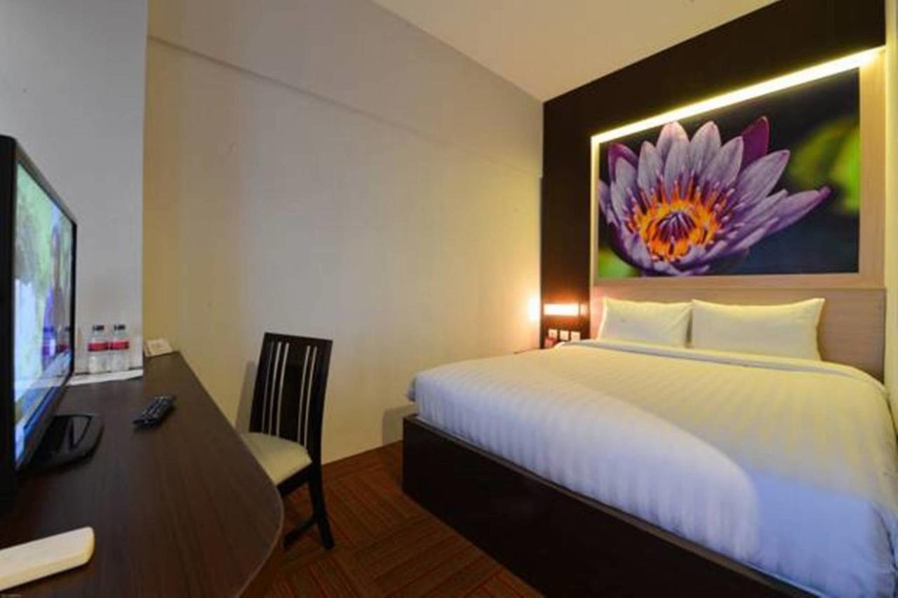 D'Hotel Jakarta Exterior photo