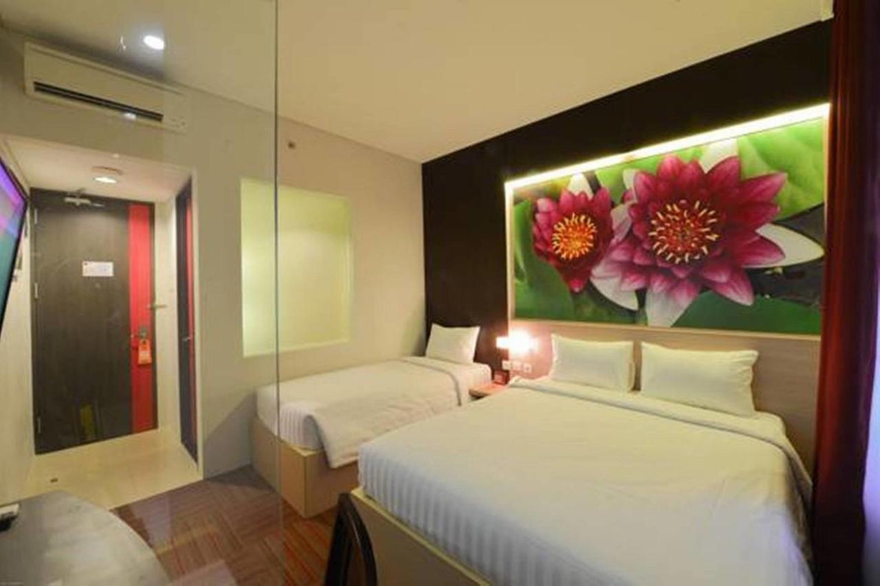 D'Hotel Jakarta Exterior photo