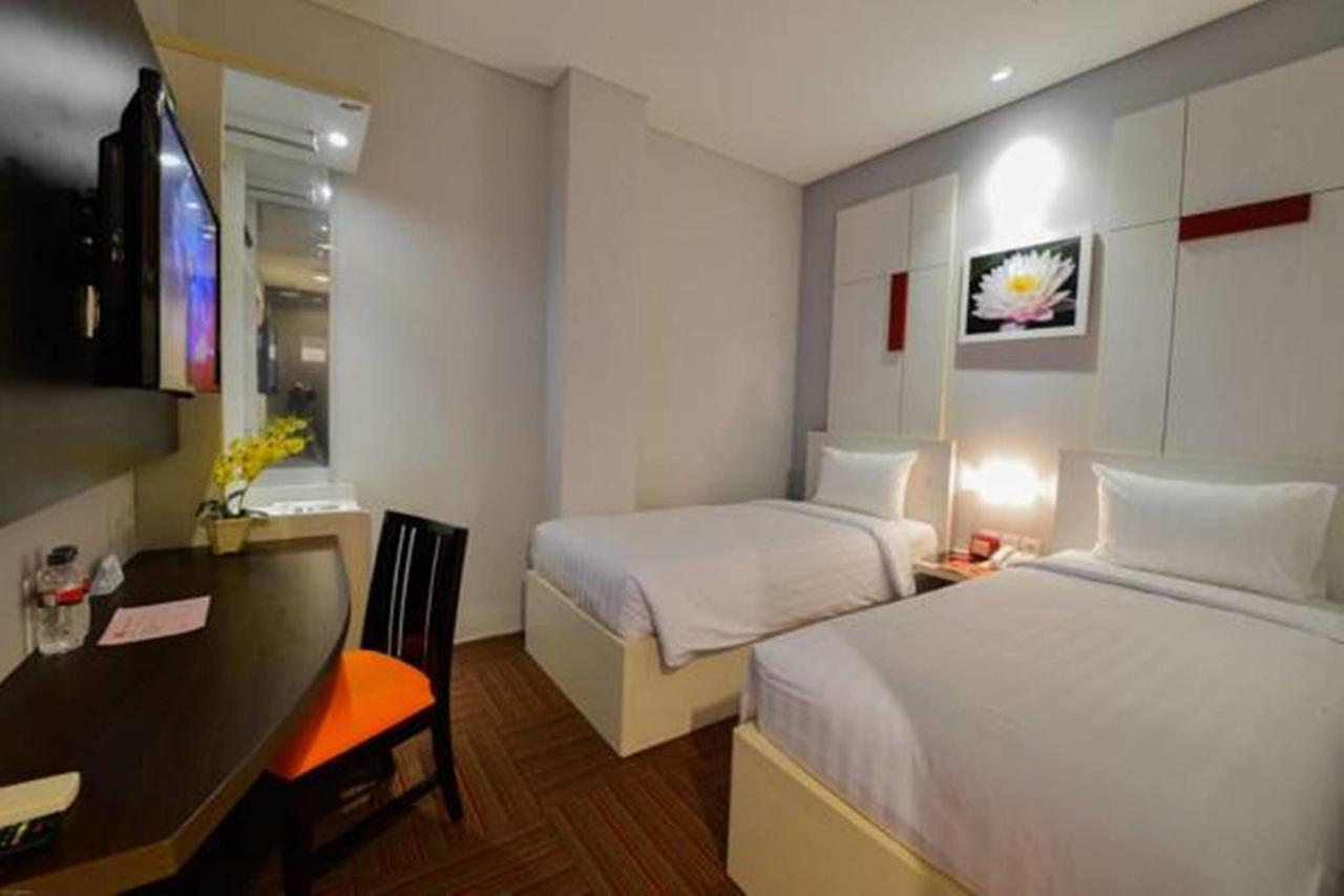 D'Hotel Jakarta Exterior photo