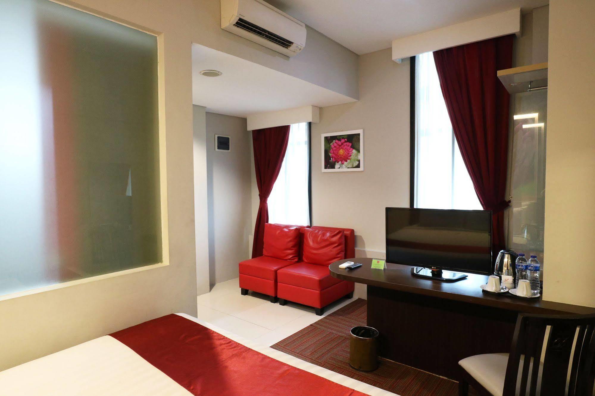 D'Hotel Jakarta Exterior photo