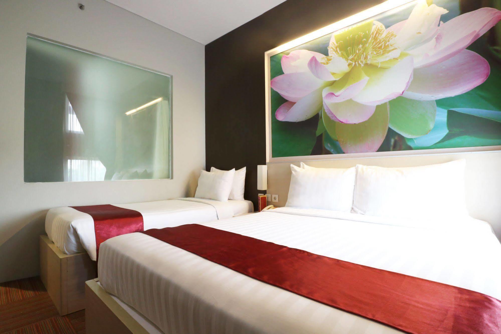 D'Hotel Jakarta Exterior photo