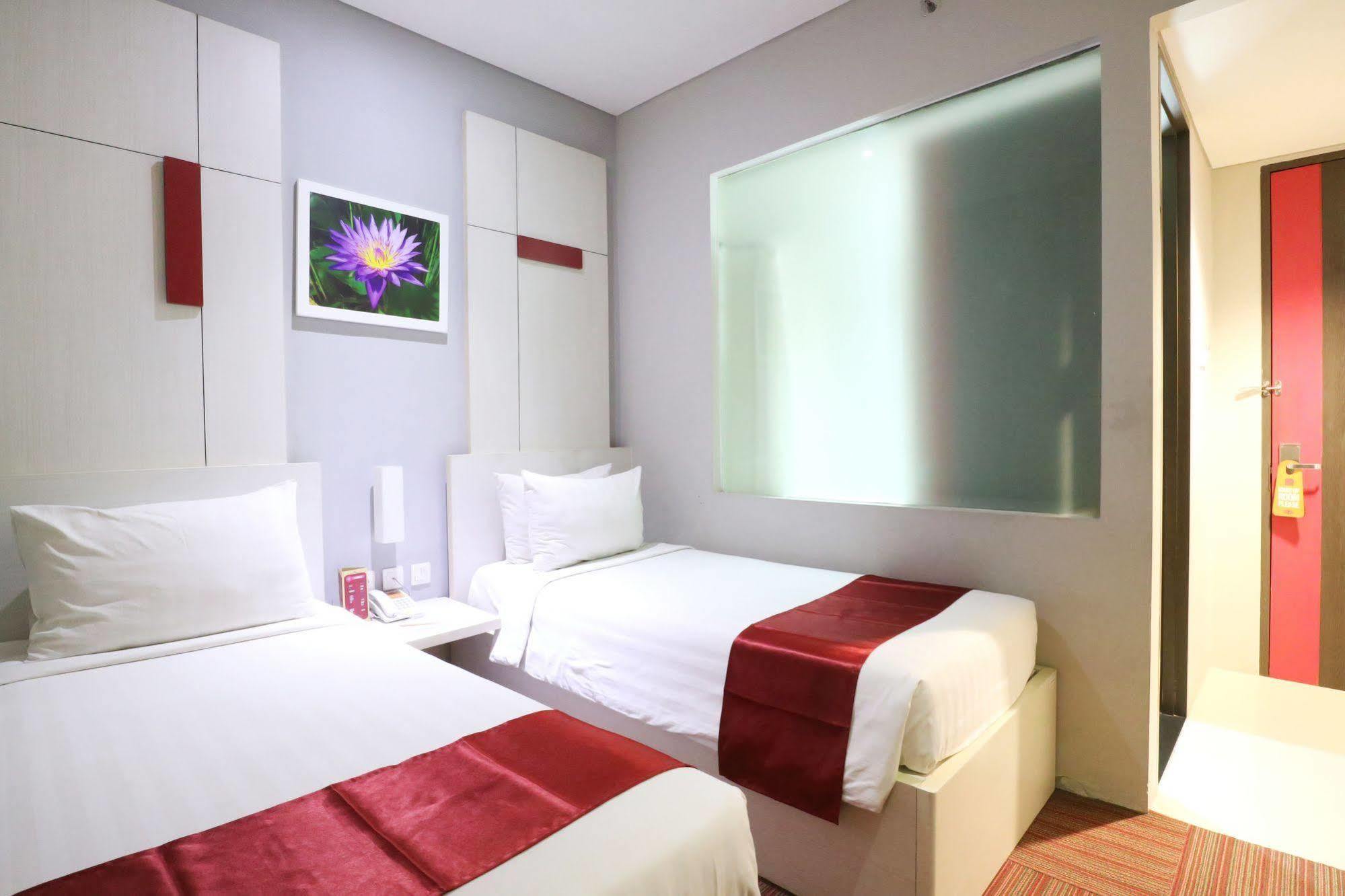D'Hotel Jakarta Exterior photo