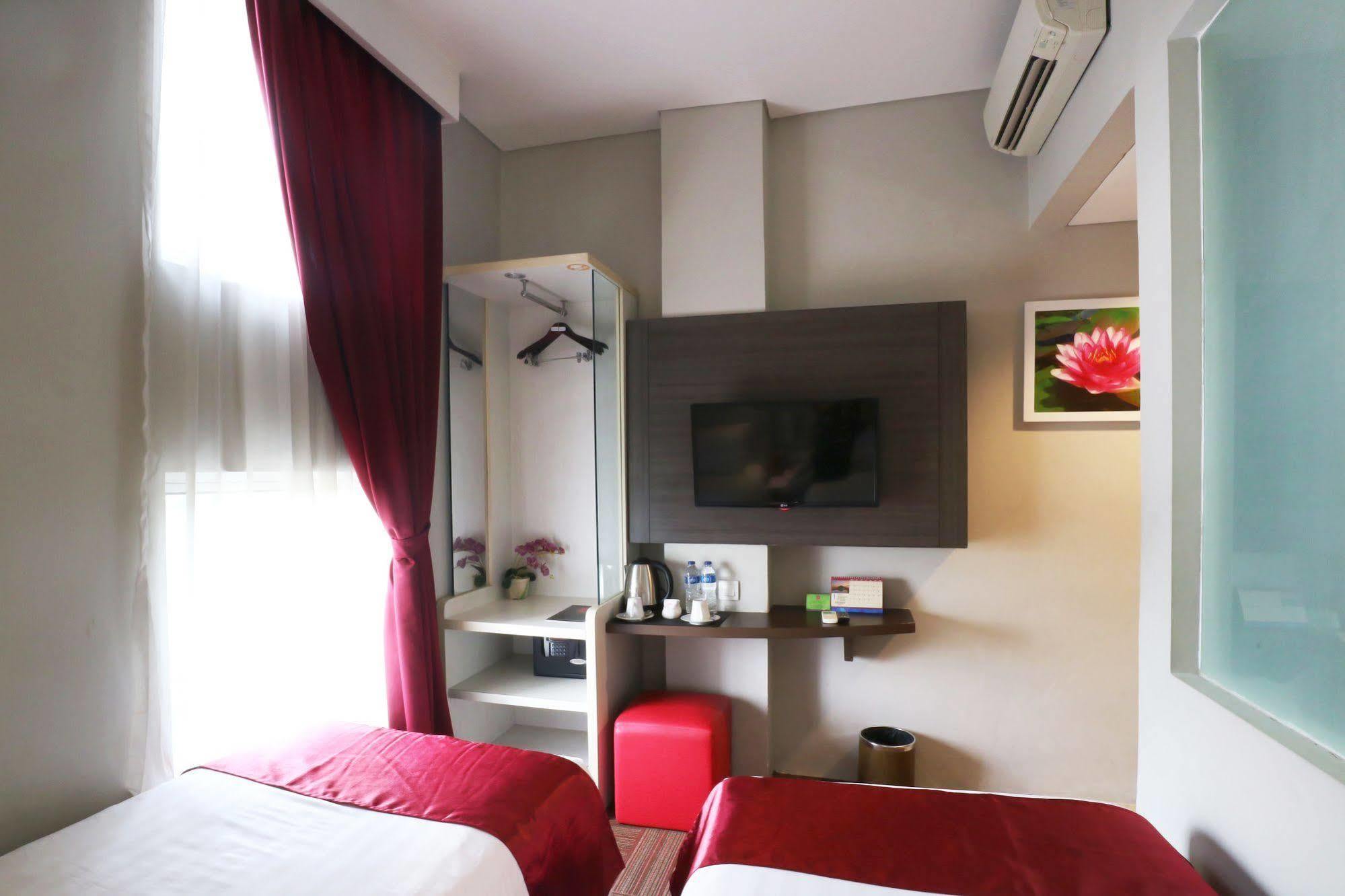 D'Hotel Jakarta Exterior photo