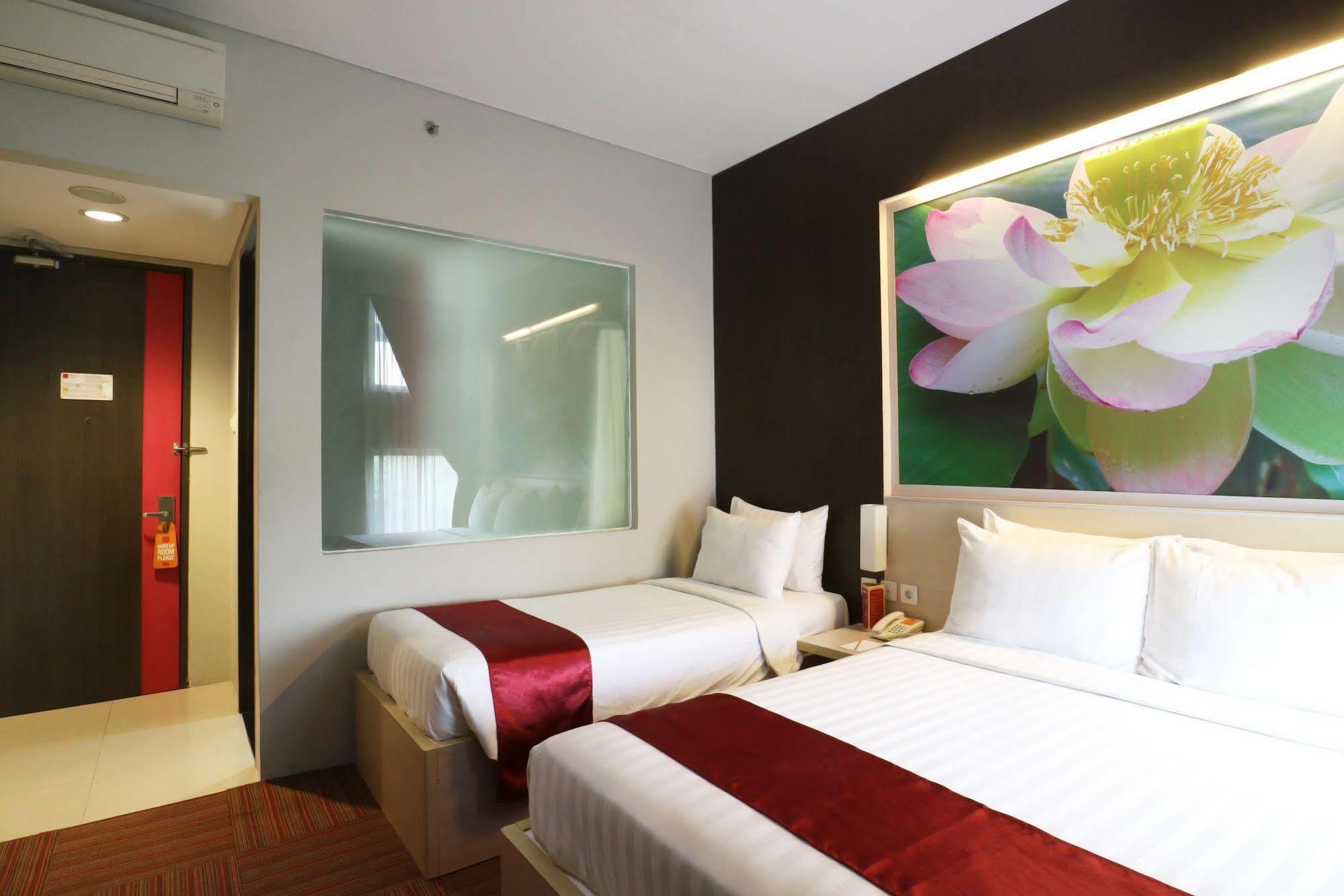 D'Hotel Jakarta Exterior photo