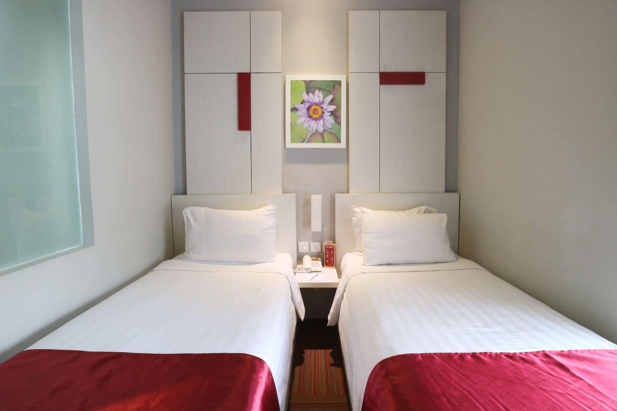 D'Hotel Jakarta Exterior photo