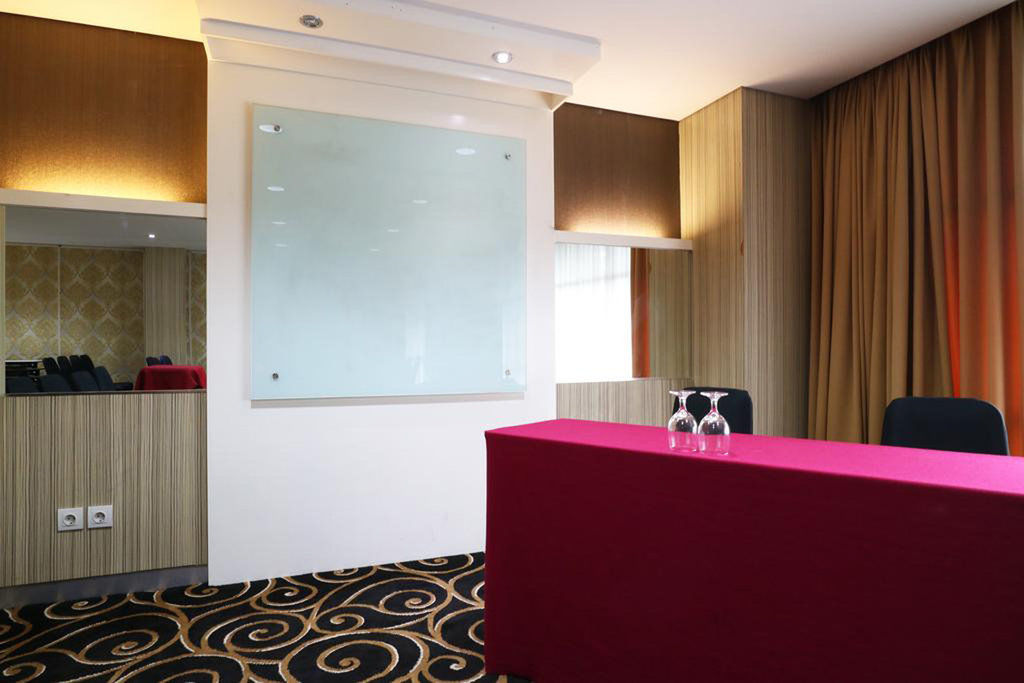 D'Hotel Jakarta Exterior photo