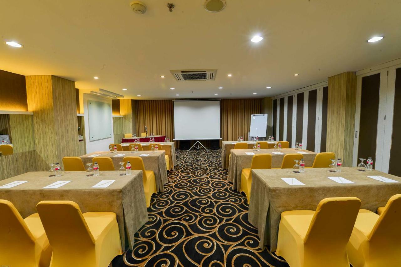 D'Hotel Jakarta Exterior photo